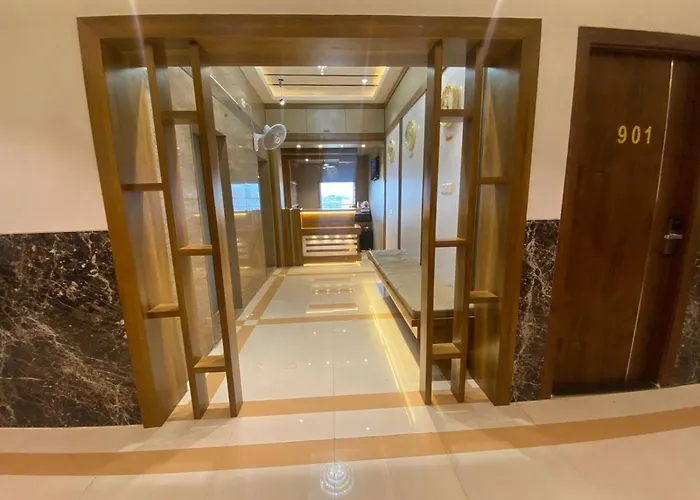 Hotel Bkc Crown - Near Trade Centre, Visa Consulate Mumbai
